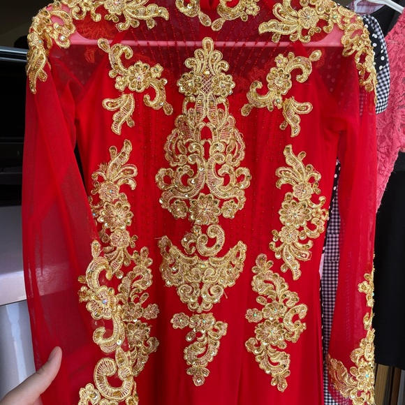 Luxurious Vietnamese ao dai with matching pants - Picture 1 of 5
